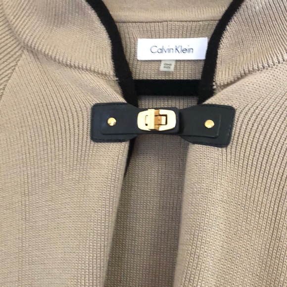 CK Calvin Klein Cape. One Size - Picture 3 of 3